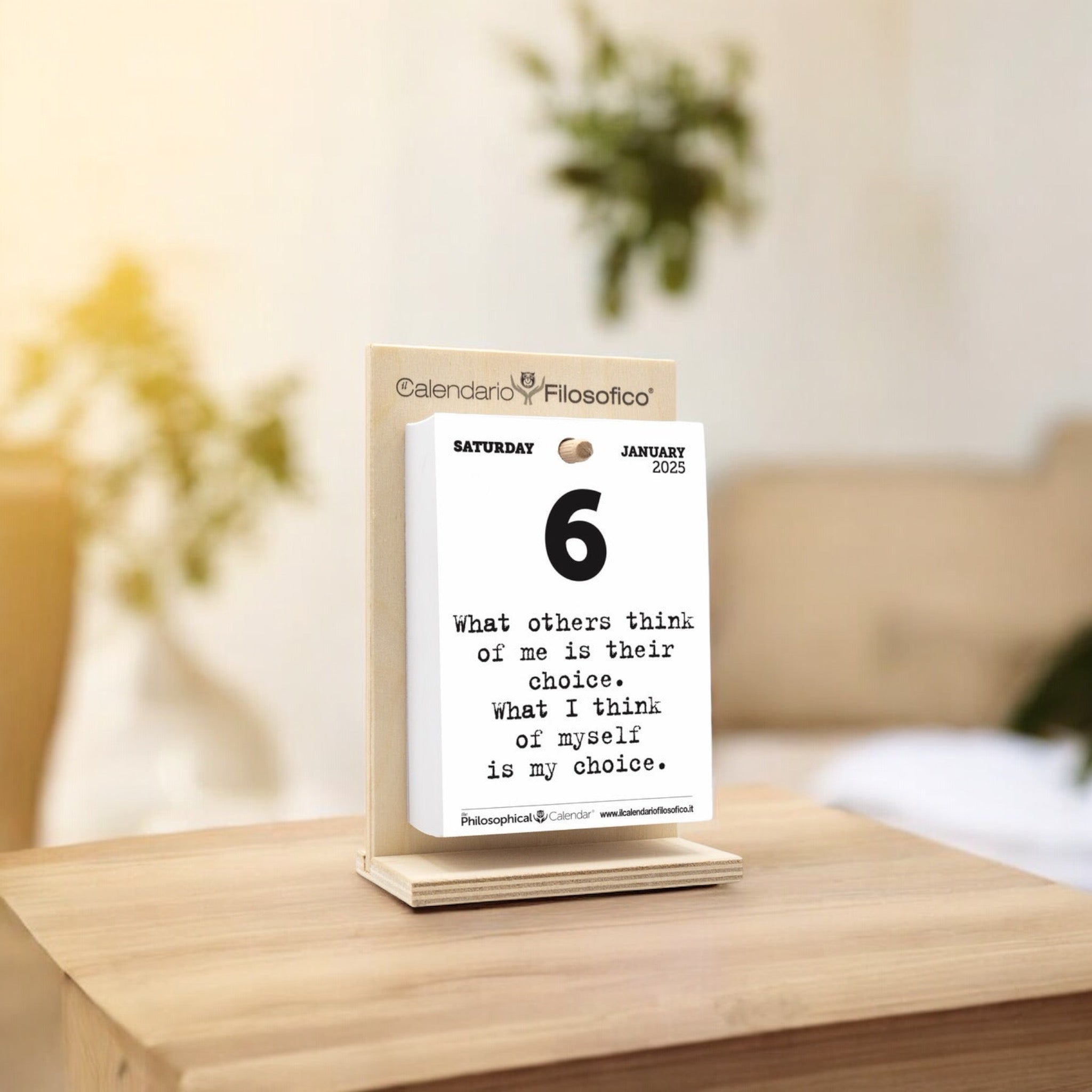 Calendario in INGLESE 2025 - A6 PICCOLO  10x14 cm - con Supporto in Legno